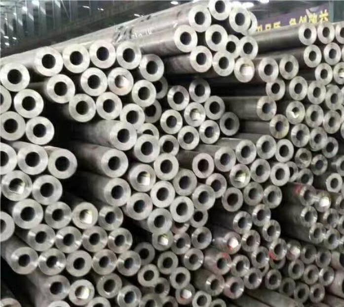 中卫GB8162结构用无缝钢管